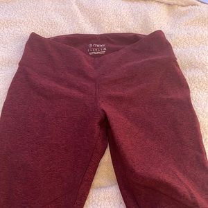 Burgundy/black workout leggings with design